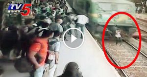 Train Hit accident mumbai girl survives run over 2